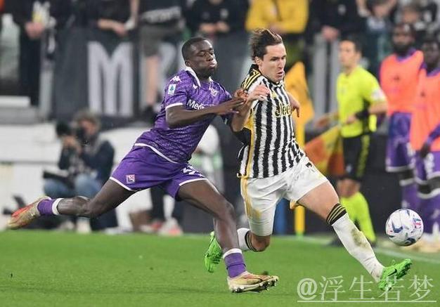 佛罗伦萨3-0击败尤文,戈森斯建功,法乔利献两助攻,尤文两连败距榜首9分。 佛罗伦萨3-0击败尤文,戈森斯建功,法乔利献两助攻,尤文两连败距榜首9分。